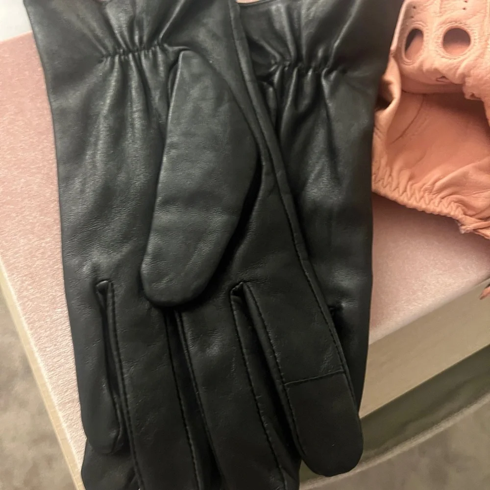 Michael KORS brand new Black leather Gloves with Gold Accents - Picture 3 of 7